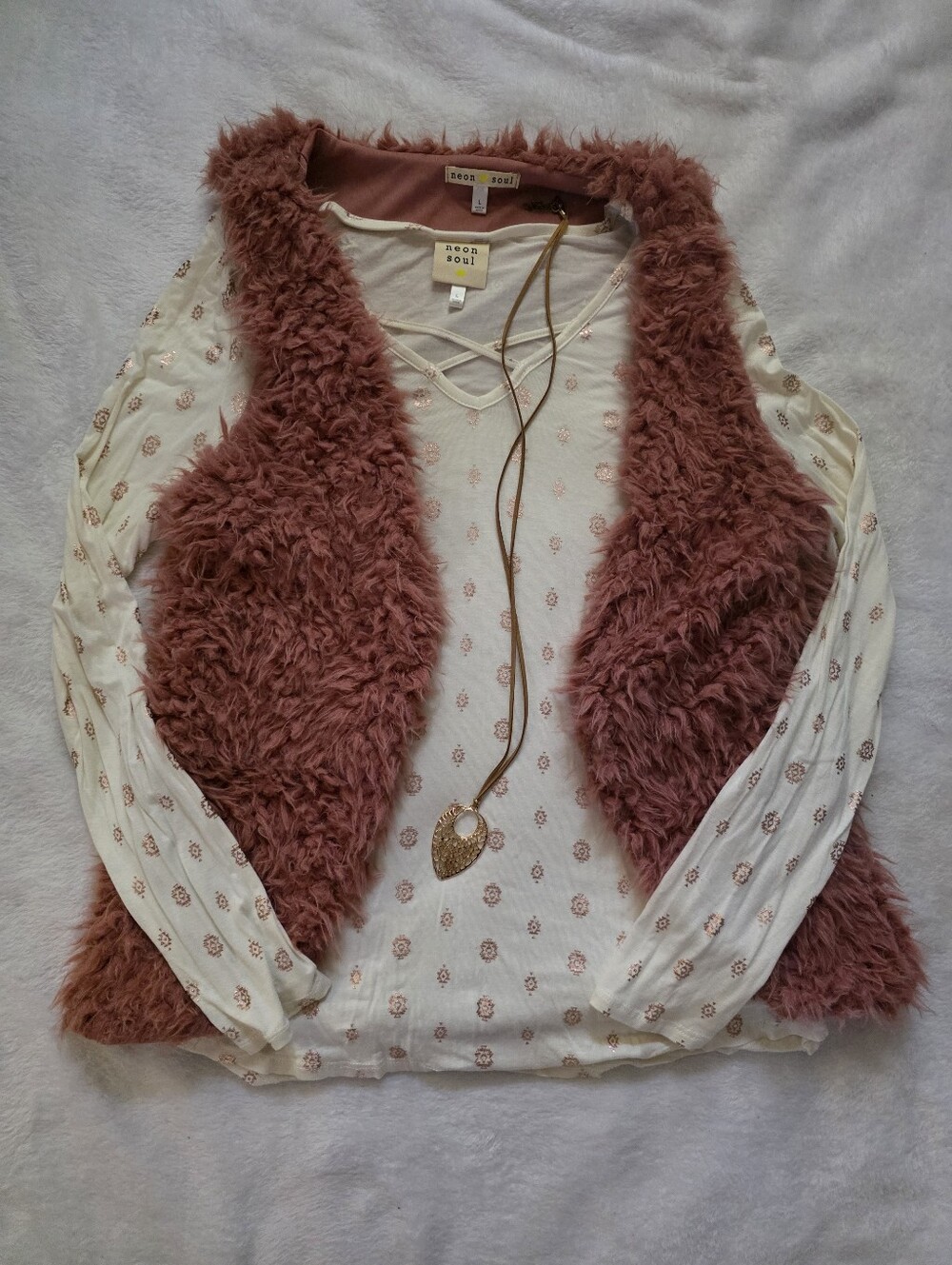 Noon Soul Dusty Rose Faux Fur Vest with Cream Patterned Blouse